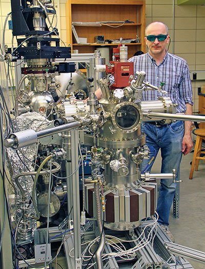 PtSn4 Kaminski and his ARPES equipment.