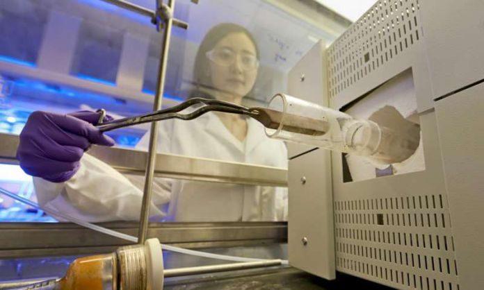 New Nontoxic Process Promises Larger Ultrathin Sheets of 2-D Nanomaterials
