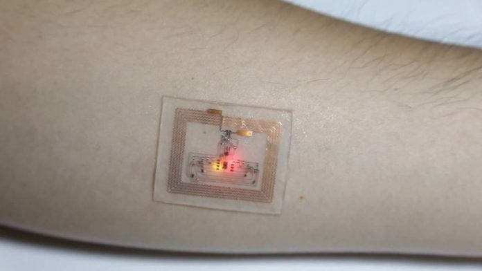 Tattoo-like skin health monitor works without batteries