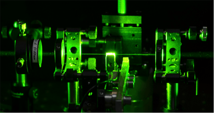 New approach to ultra-pure frequency lasers