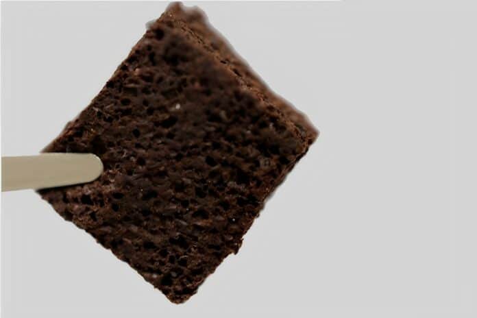 A foam filter made with used coffee grounds removes lead and mercury from contaminated water.