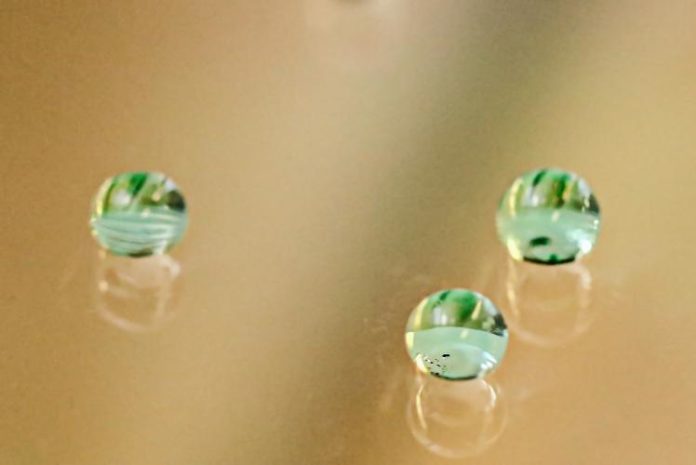 Study Visualizes Motion of Water Molecules, Promises New Wave of Electronic Devices