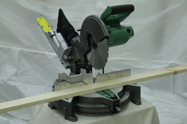 The team used two Kuka youBots to lift beams, place them on the chop-saw, and cut