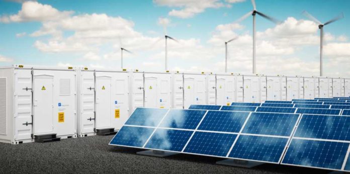 Electricity is also needed when the sun is not shining and no wind is blowing. Low-cost batteries are one way of temporarily storing energy from renewable sources. (Visualisations: Shutterstock)