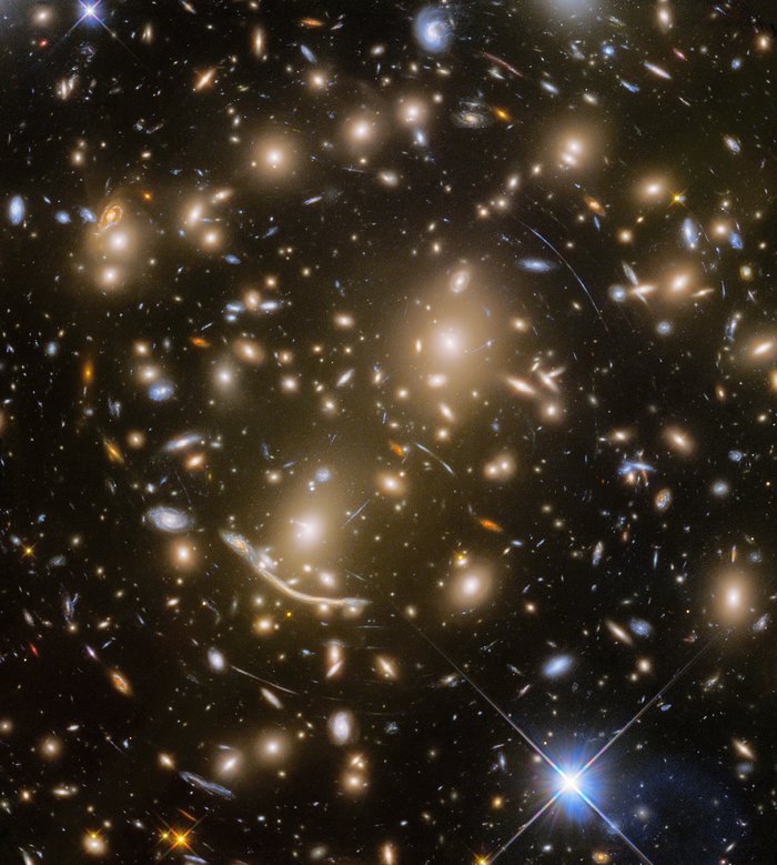 With the final observation of the distant galaxy cluster Abell 370 — some five billion light-years away — the Frontier Fields program came to an end. Credit: NASA, ESA/Hubble, HST Frontier Fields