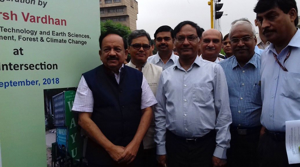 Dr. Harsh Vardhan inaugurates device to tackle pollution at high traffic zones.
