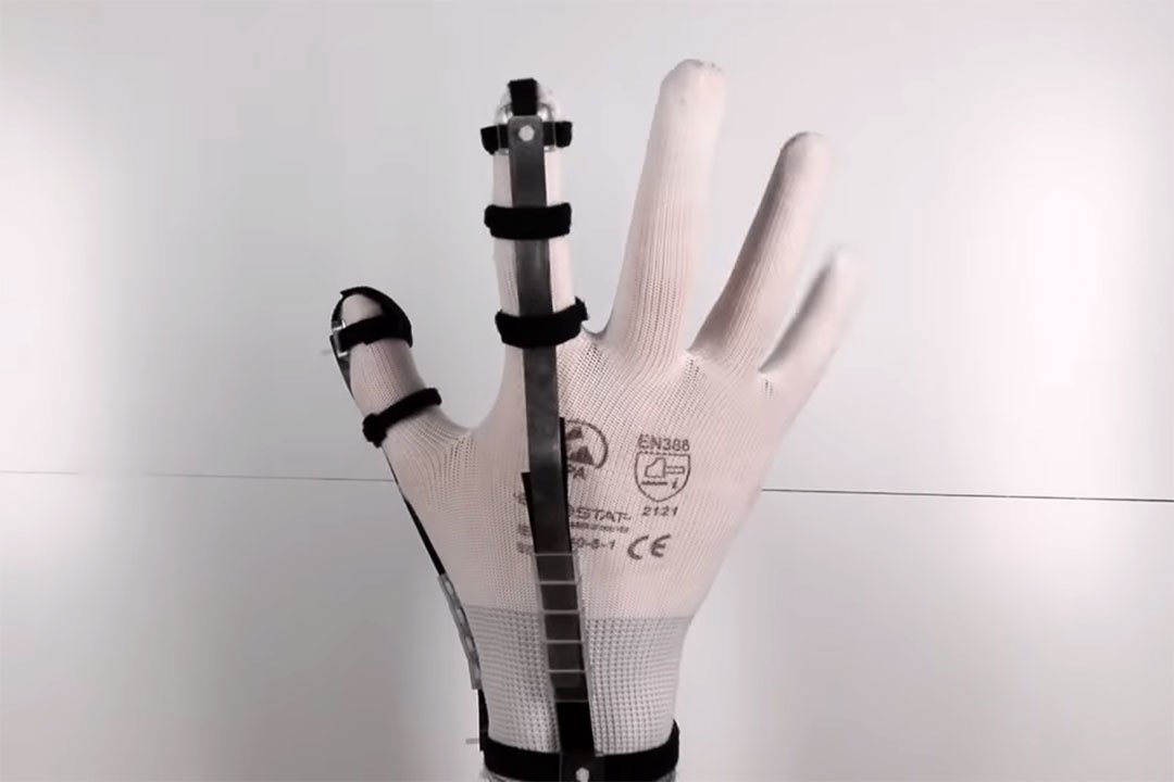 Ultra-light glove lets users “touch” virtual objects