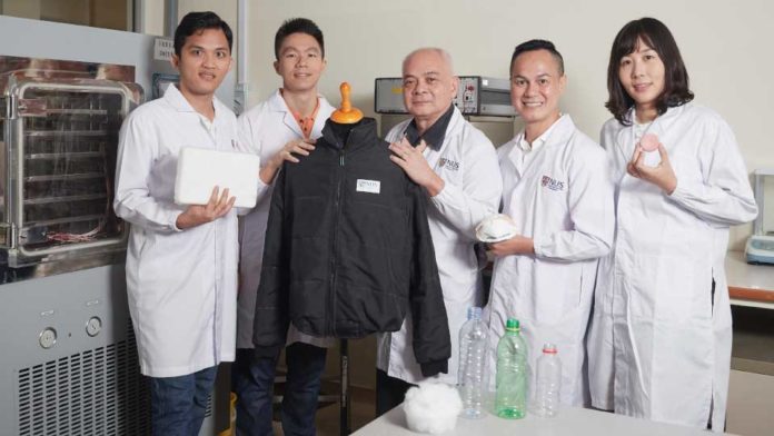 A team led by researchers from the National University of Singapore has found a way to turn plastic bottle waste into ultralight polyethylene terephthalate (PET) aerogels that are suitable for various applications, including heat insulation and carbon dioxide absorption.