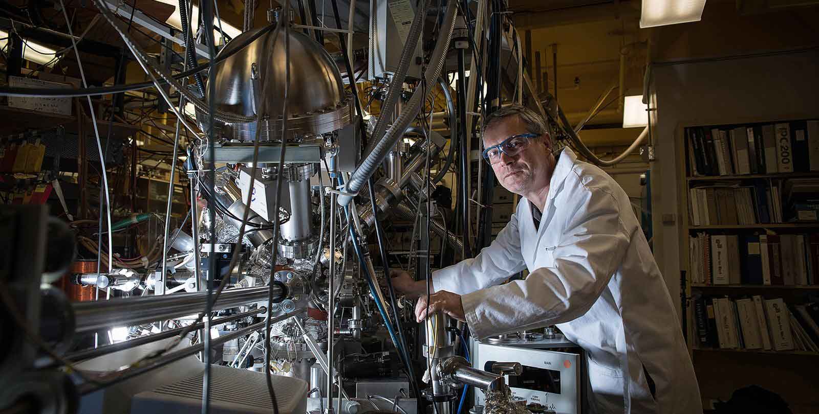 Konstantinos P. Giapis with his reactor that converts carbon dioxide to molecular oxygen. Credit: California Institute of Technology