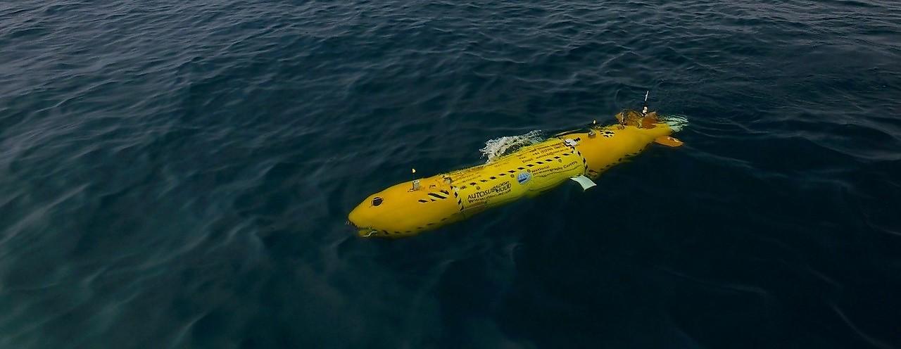 During the dive, the AUV vehicle is flying 3 meters high over the seabed at 2.2 knots (roughly 4 km per hours) and takes an image every second