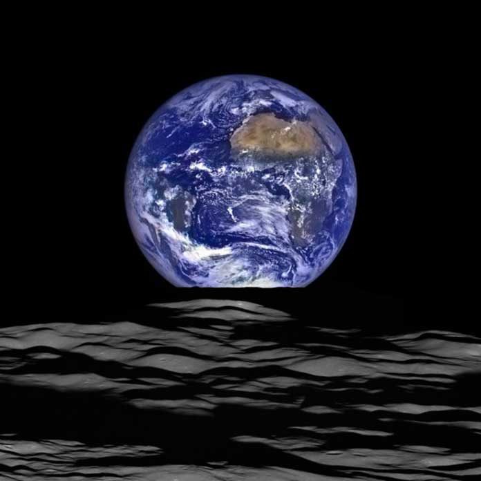 The rising Earth from the perspective of the moon © NASA Goddard
