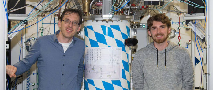 First author Stefan Pogorzalek (r) and co-author Dr. Frank Deppe with the cryostat, in which they have realized a quantum LAN for the first time. Image: A. Battenberg / TUM