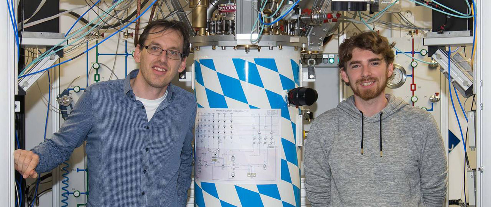 First author Stefan Pogorzalek (r) and co-author Dr. Frank Deppe with the cryostat, in which they have realized a quantum LAN for the first time. Image: A. Battenberg / TUM