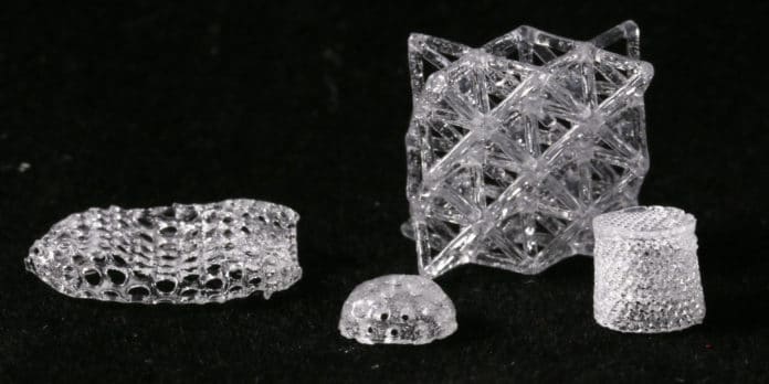 Various glass objects created with a 3D printer. (Photo: Group for Complex Materials / ETH Zurich)