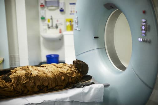 The mummified body of Nesyamun laid on the couch to be CT scanned at Leeds General Infirmary. © Leeds Teaching Hospitals/Leeds Museums and Galleries.