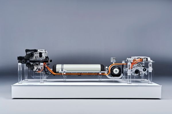 BMW i Hydrogen NEXT generates up to 125 kW (170 hp) of electric energy
