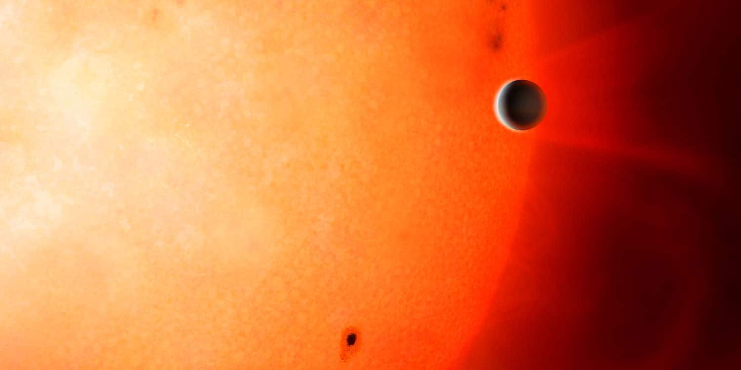 Artist’s impression showing a Neptune-sized planet in the Neptunian Desert. It is extremely rare to find an object of this size and density so close to its star.