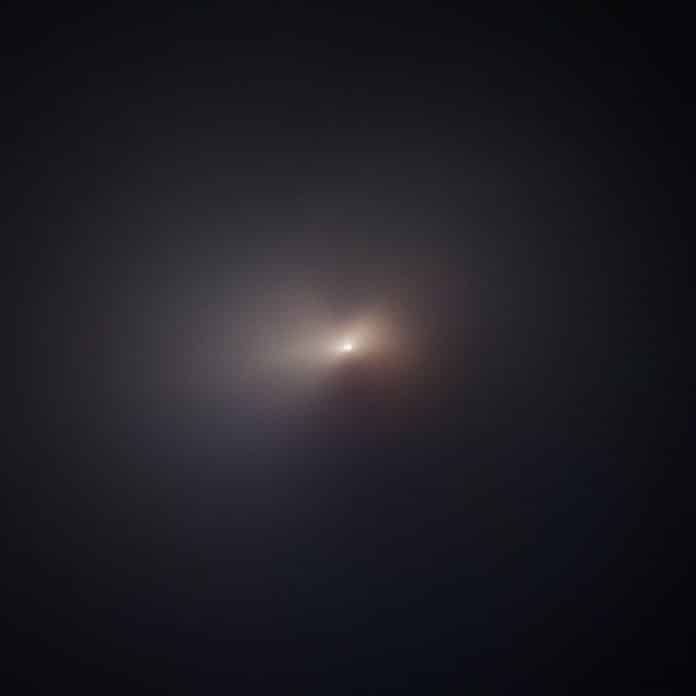 Hubble Captures Comet NEOWISE