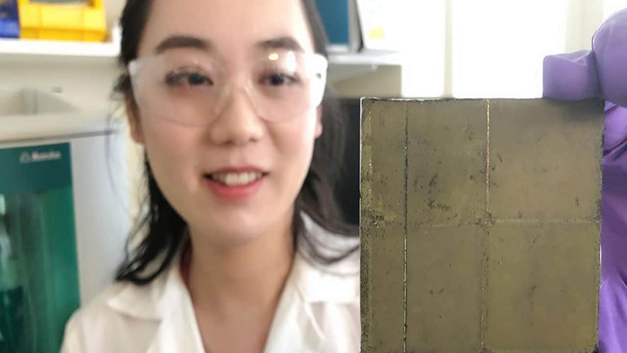 Developed by scientists from the University of Cambridge, a new device can convert carbon dioxide, water, and sunlight into clean fuels. This wireless