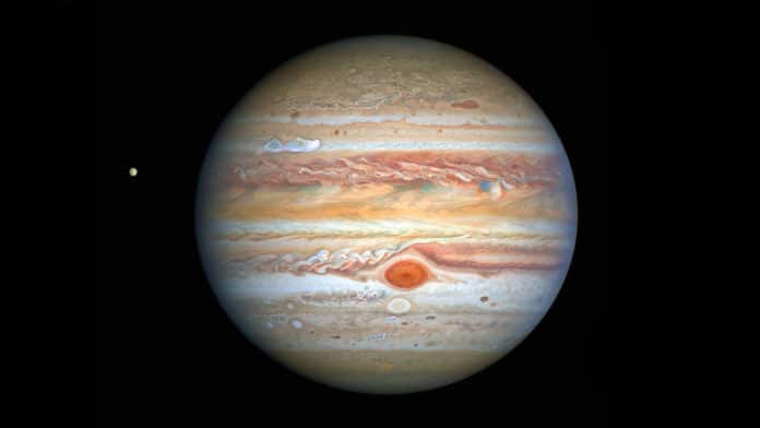 Hubble’s Crisp New Image of Jupiter and Europa