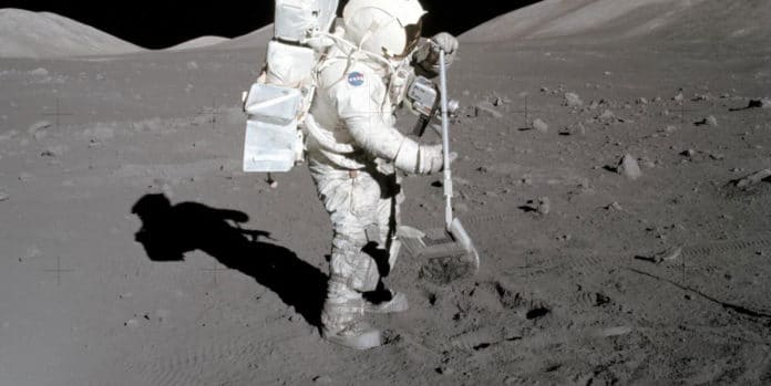 A new solution to the problem of spring cleaning on the moon