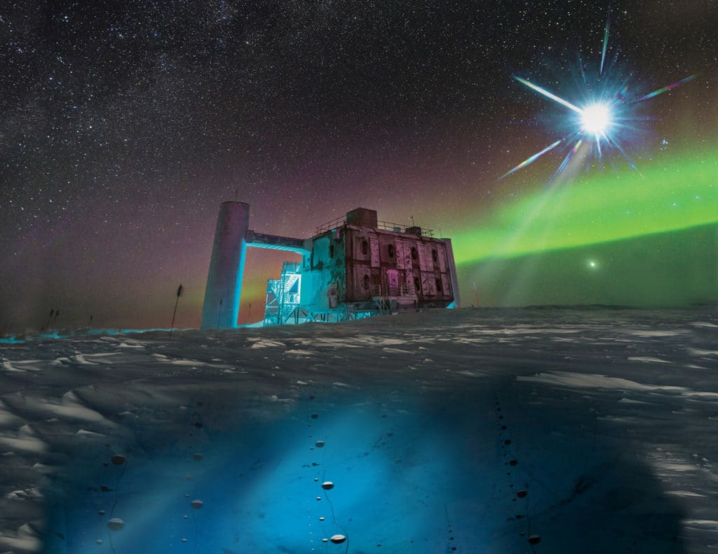 Foto real del IceCube Lab en la Antártida