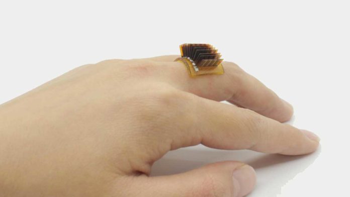 A thermoelectric wearable device worn as a ring