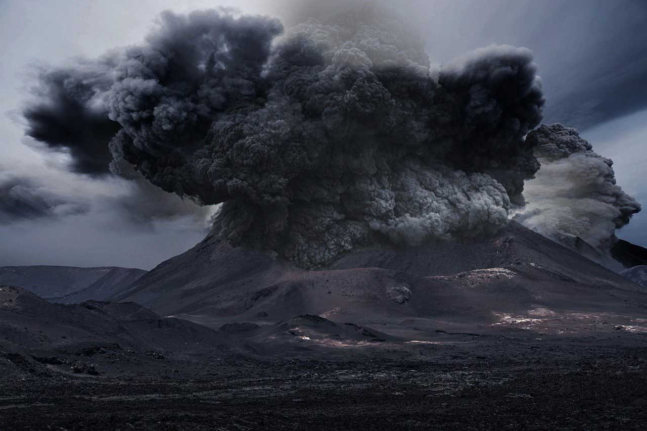 Volcanic plume associated with the April-May 2010 eruption of Eyjafjallajökull volcano