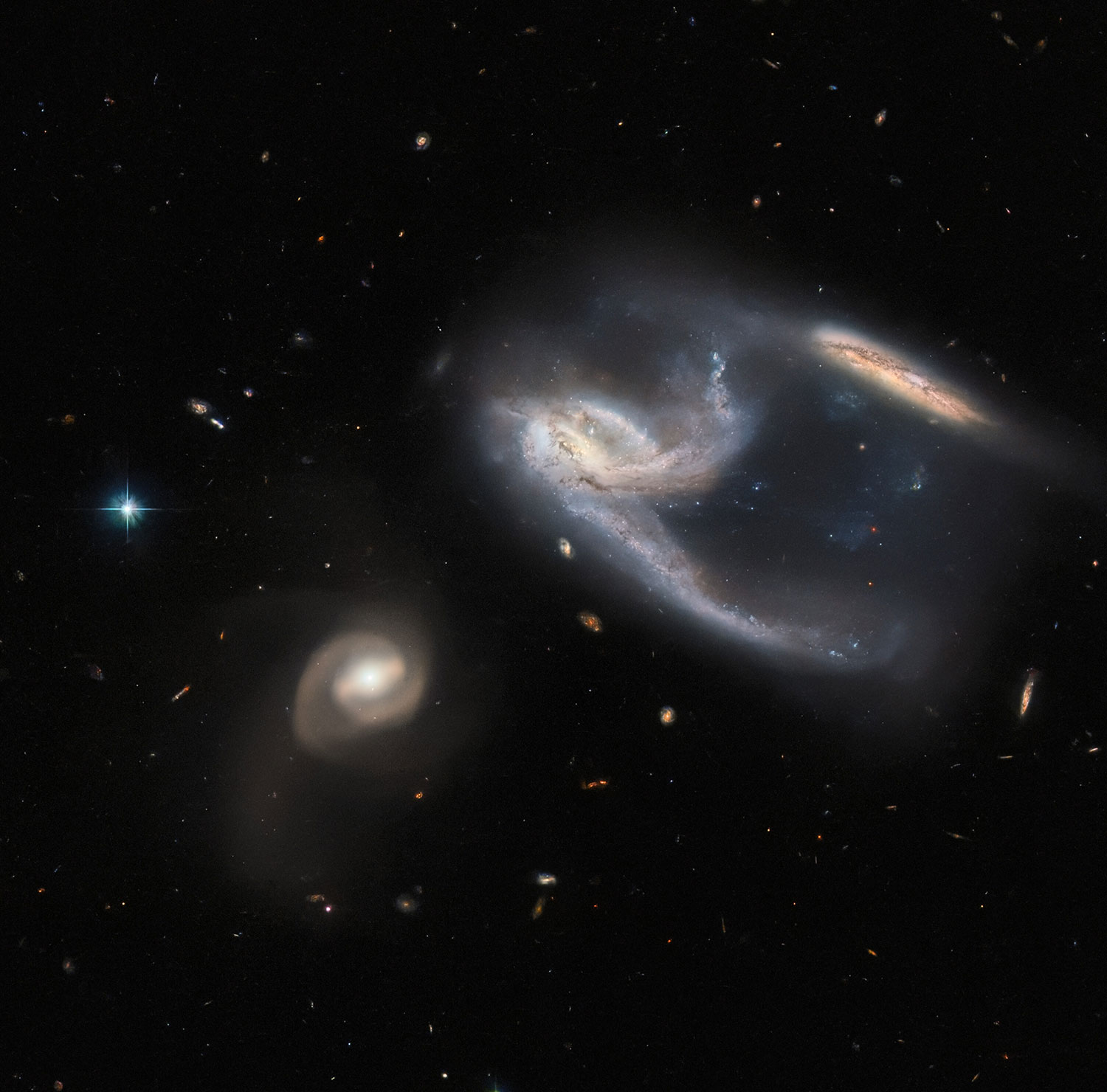 Hubble snapped a starship-shaped galactic pair thumbnail