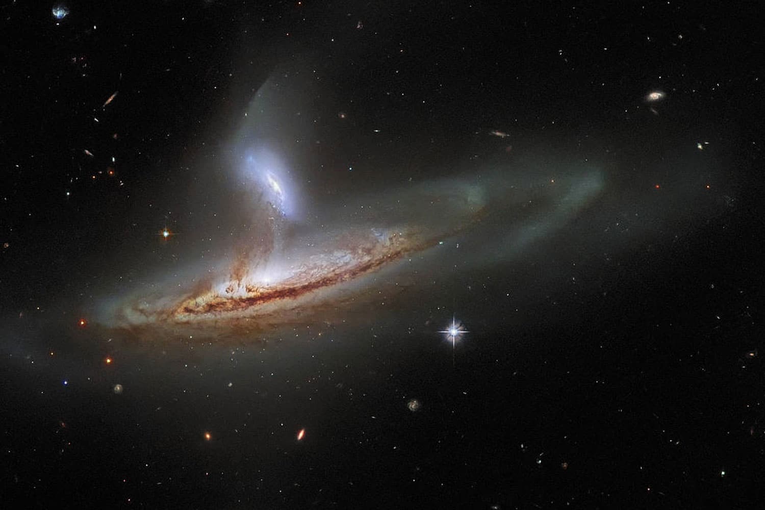 Hubble captures a cosmic interaction thumbnail