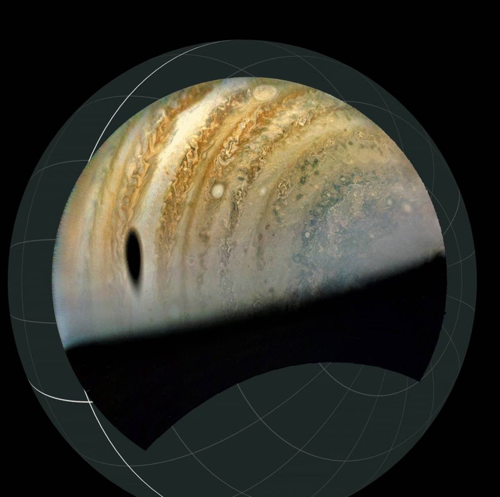 목성의 구체에 투영된 가니메데의 그림자의 대략적인 기하학의 그림.  크레딧: 이미지 데이터: NASA/JPL-Caltech/SwRI/MSSS, Brian Swift의 이미지 처리 © CC BY