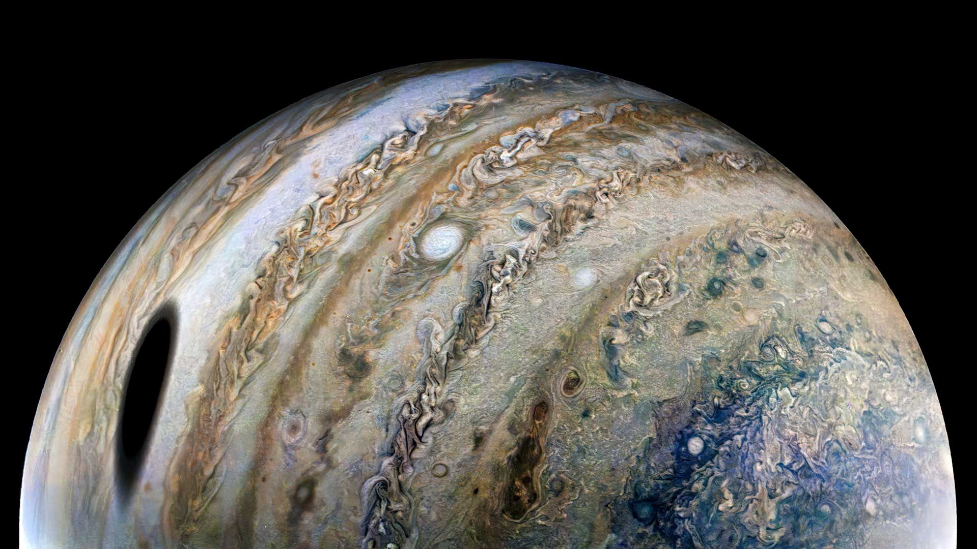 Juno menangkap bayangan bulan di Jupiter
