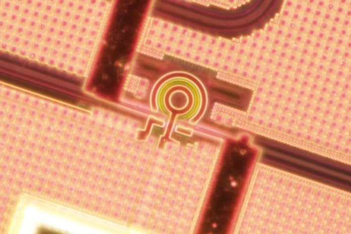 Photonic chip with a microring resonator nanofabricated in a commercial foundry