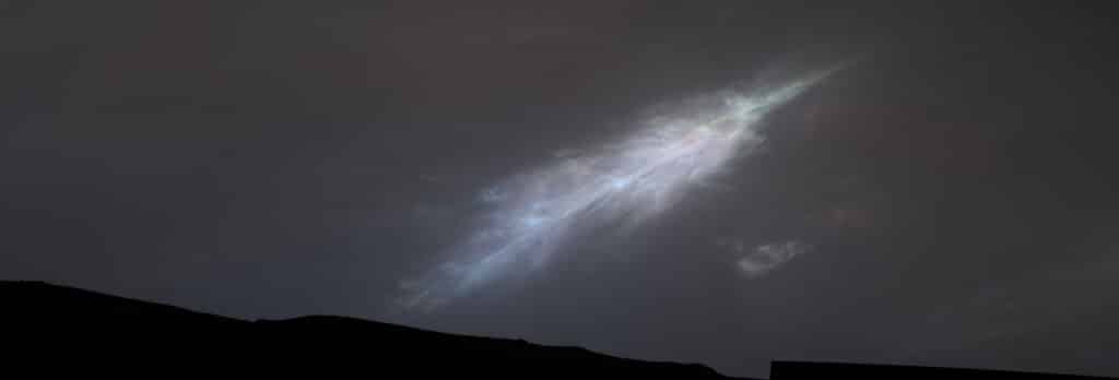 Curiosity looks at feather-shaped iridescent cloud