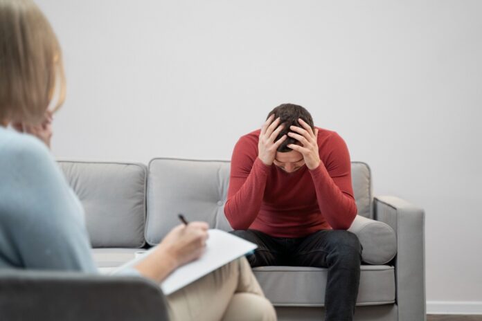 Image showing person suffering from ptsd at psychologist.
