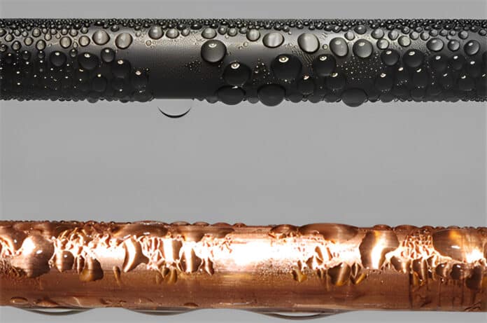 Copper steam condenser pipes coated with F-DLC (top) and without a coating (bottom).